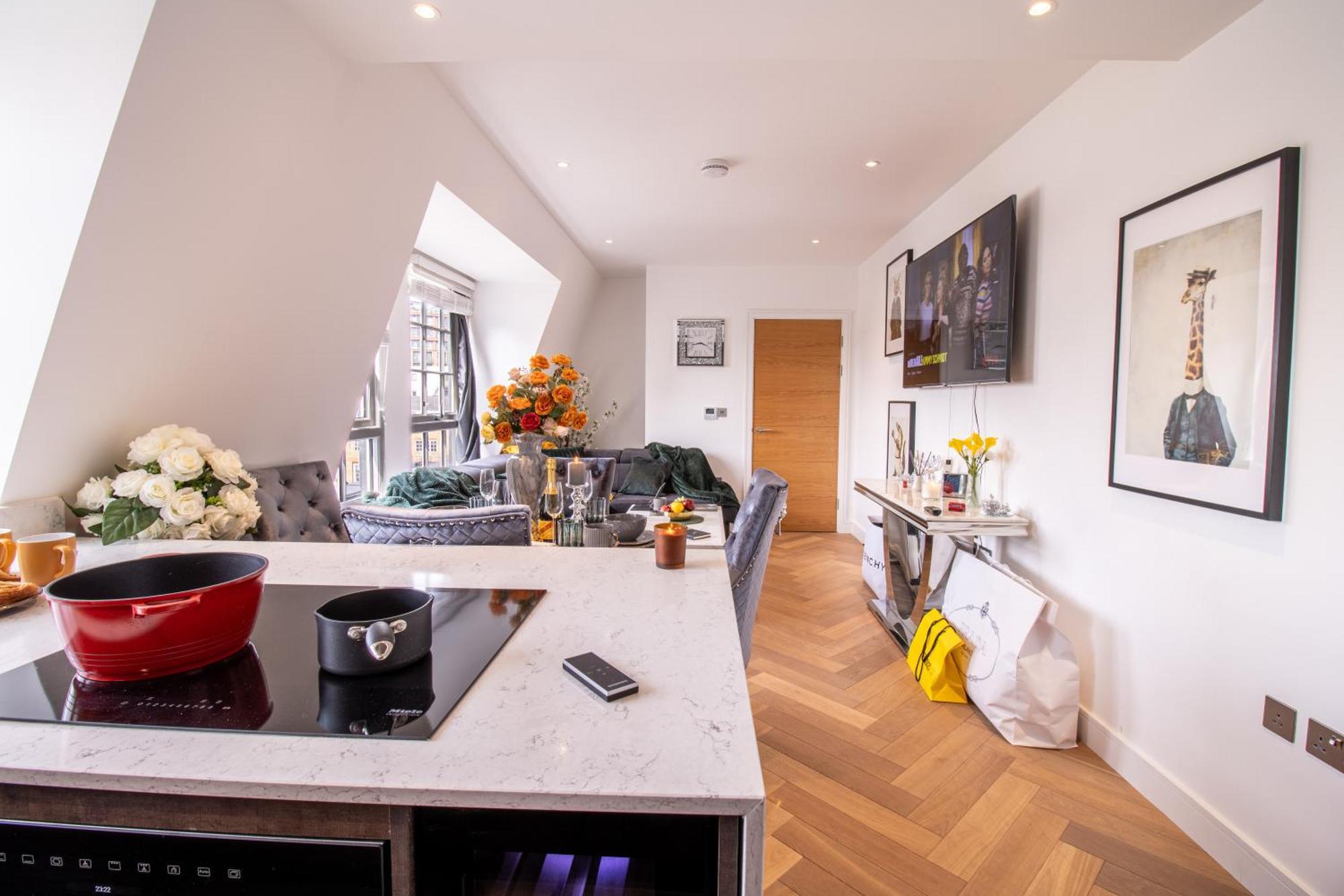 Luxurious 1-Bedroom Penthouse In Marble Arch 71 London Exterior photo